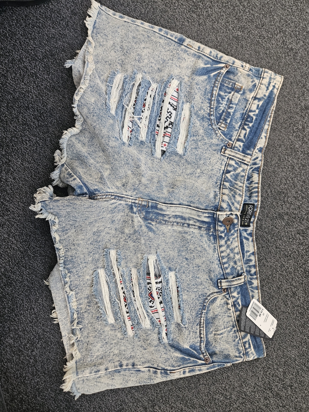 Forever 21+ Light Blue Acid Wash Distressed Denim Shorts PLUS nwt